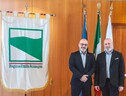 Roberto Cingolani (a sinistra) e Stefano Bonaccini durante il loro incontro in Regione a Bologna (ANSA)