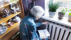 freddo in casa, a rischio gli anziani (ANSA)
