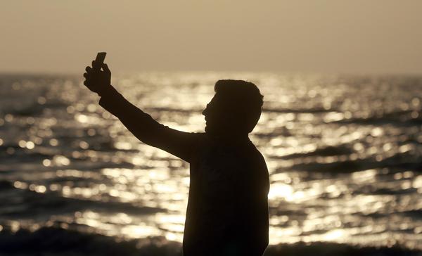 India Selfie Ban © AP