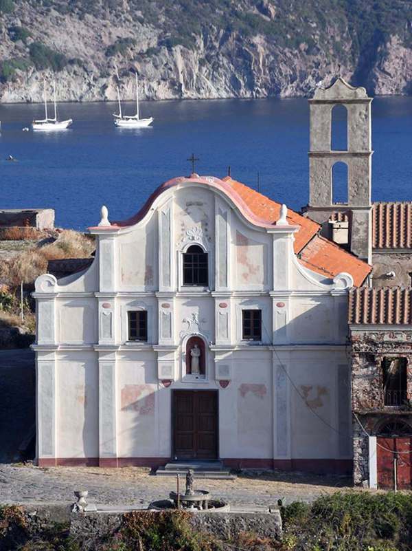 Restauri: salvata facciata della chiesa del '600 di Capraia © ANSA