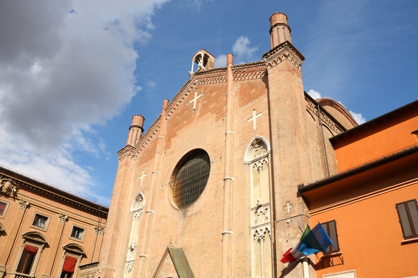 Bologna, san giacomo maggiore credit Tupungato iStock. © Ansa
