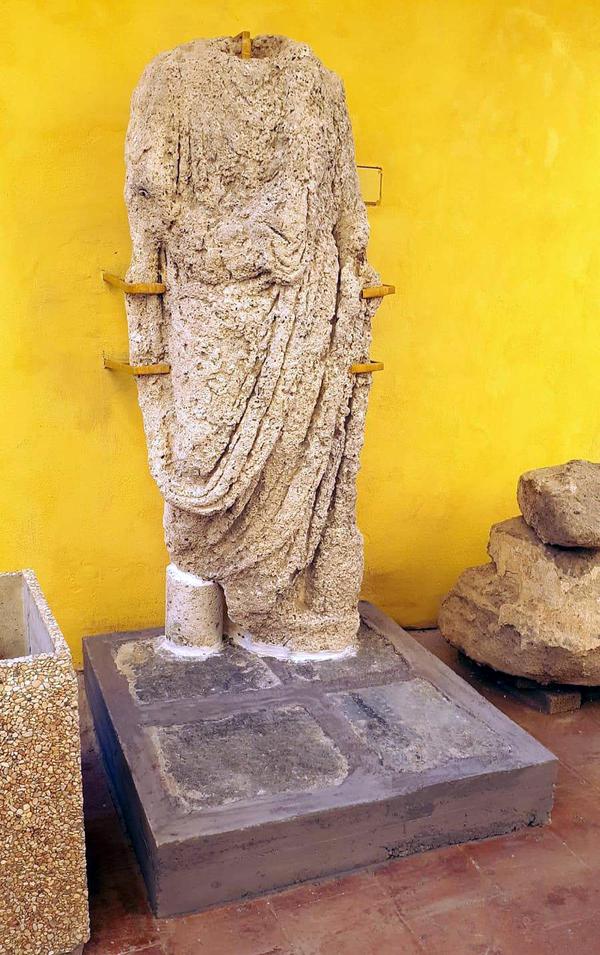 La statua del Togato trova posto a Ventotene © ANSA