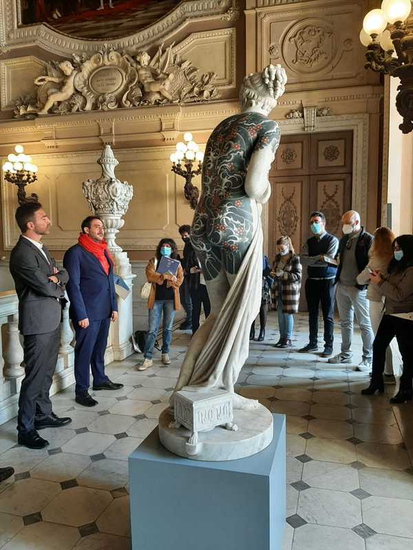 Sculptures and tattoos; in Turin the works of Fabio Viale – Piedmont
