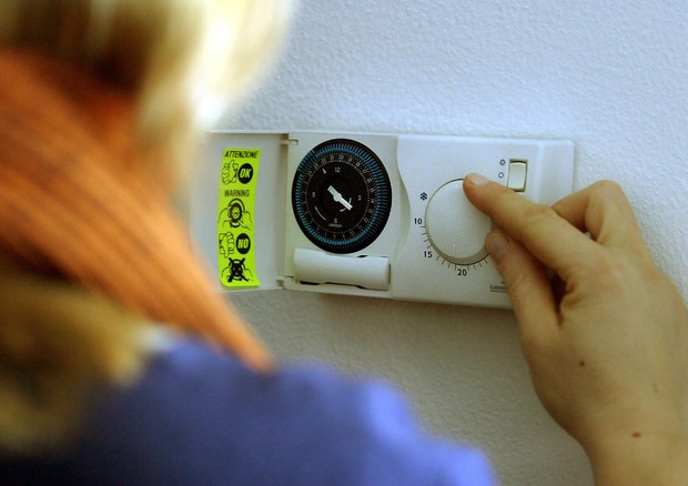Il termostato di un impianto di condizionamento in una foto d'archivio © ANSA 