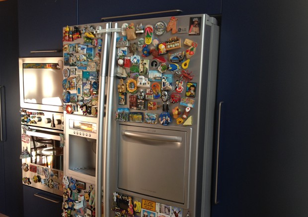 Magneti-souvenir sul frigorifero © Ansa