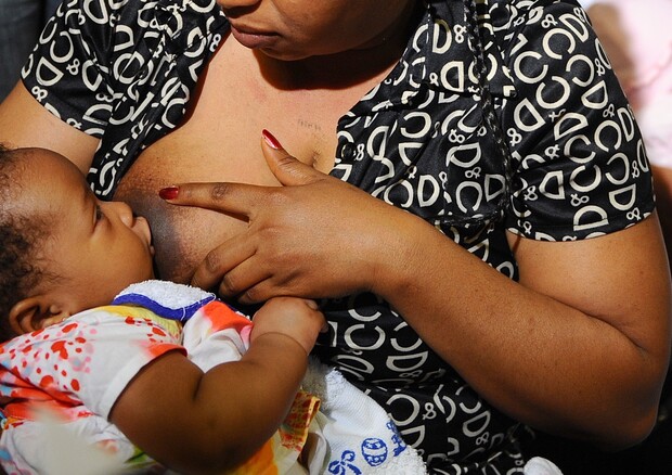 Oms, solo 44% dei neonati allattati esclusivamente al seno © ANSA 