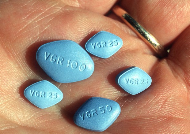 Uno studio scagiona il Viagra, assumere la pillola blu non provoca melanoma © ANSA 