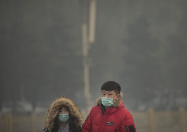 Cina: allarme smog a Pechino, 'non uscite di casa' © AP