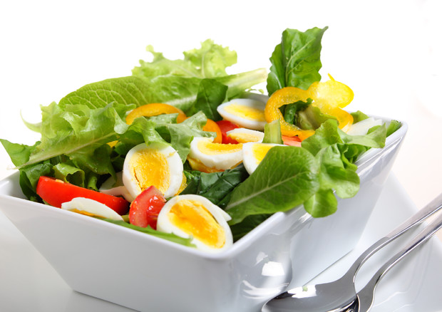 Con olio per condire insalata si prende il meglio da verdure © Ansa