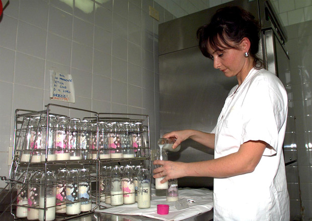 Ateneo Parma studia interferenti endocrini in latte materno © ANSA
