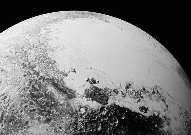 Plutone visto da New Horizons in una immagine di sintesi da 1.800 km di distanza (Fonte: NASA) © Ansa