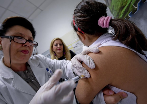 Vaccini: Lorenzin, fondi anche per formazione operatori © ANSA