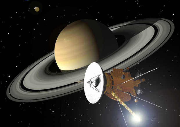 La sonda Cassini ha cominciato la serie di 'tutti' negli aneggli di Saturno (fonte: NASA) © Ansa