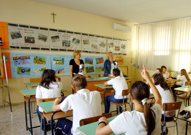Scuola: Ue, in Italia insegnanti vecchi e pochi investimenti © ANSA