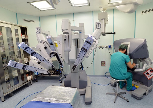 Robot asporta il tumore e salva il rene di una bimba di 4 anni © ANSA 