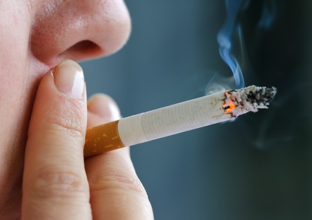 Sì degli oncologi alla proposta del ministro Lorenzin di aumentare il prezzo delle sigarette © Ansa