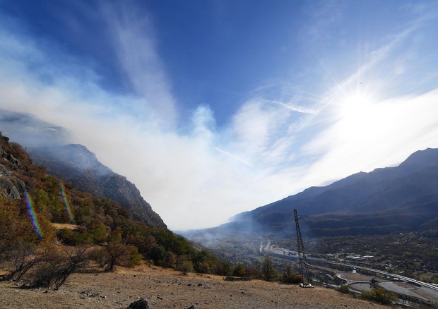 Incendi:emergenza Val Susa,vigili fuoco bloccati nella notte © ANSA