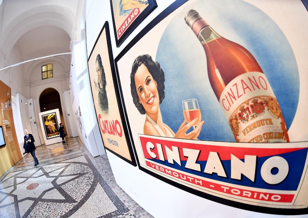 Cinzano festeggia i 260 anni con una grande mostra a Torino © ANSA