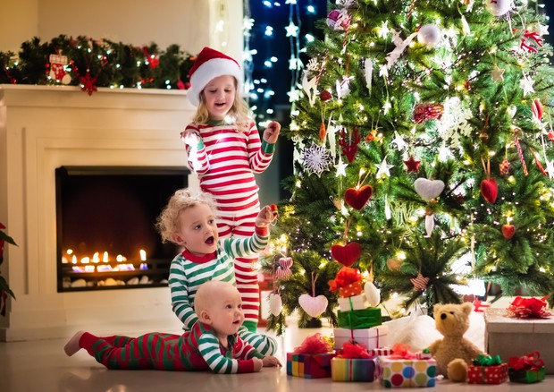 Natale Regalare Pochi Giochi Ai Bambini Favorisce Il Loro Sviluppo Giochi E Sicurezza Ansa It
