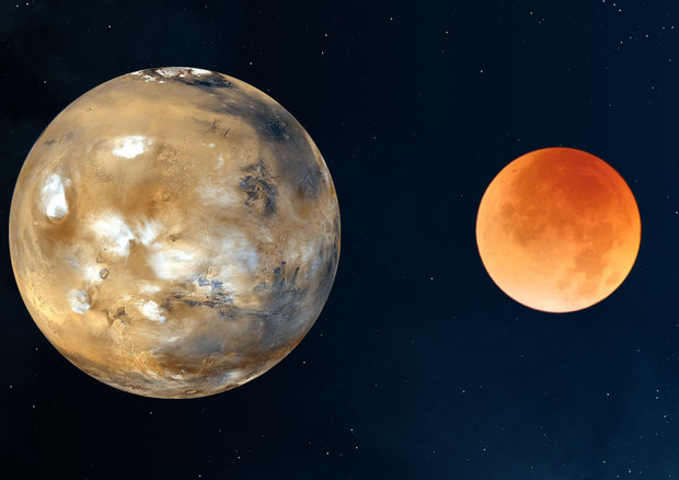 Marte a confronto con la Luna 'arrossita' durante l'eclisse (fonte: NASA) © Ansa