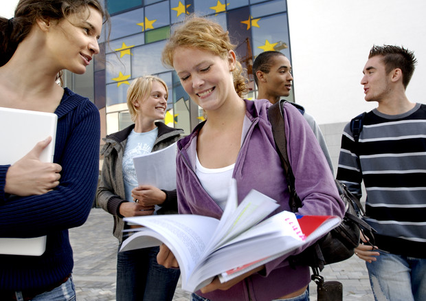 Ue, 72% giovani trova lavoro dopo aver fatto l'Erasmus - fonte: EC © Ansa