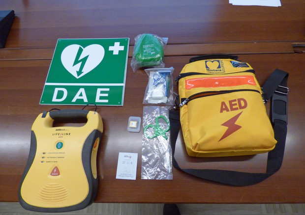 defibrillatori © ANSA