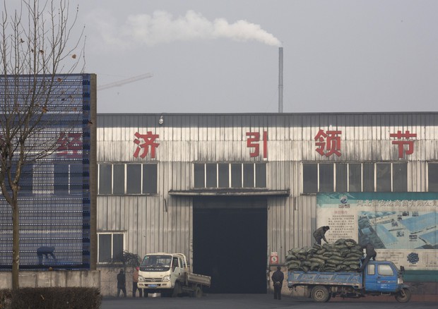 'Carbone pulito' fornito dal governo alle fabbriche cinesi © AP