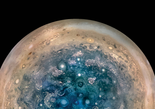 Il polo sud di Giove (fonte: NASA/JPL-Caltech/SwRI/MSSS/Betsy Asher Hall/Gervasio Robles) © Ansa
