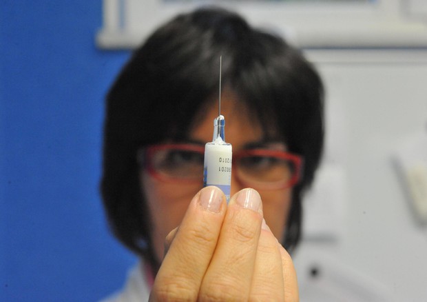 Da Commissione sì a 10 vaccini obbligatori,meno multe © ANSA