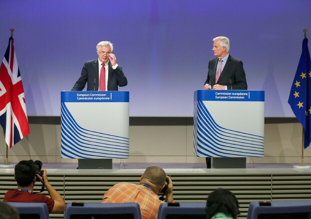 La conferenza stampa conclusiva con David Davis e Michel Barnier © EPA