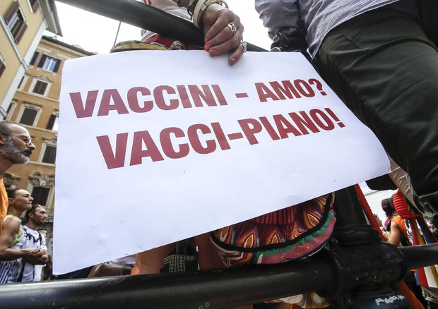 Vaccini, protesta del movimento No VAX [ARCHIVE MATERIAL 20170728 ] © ANSA 