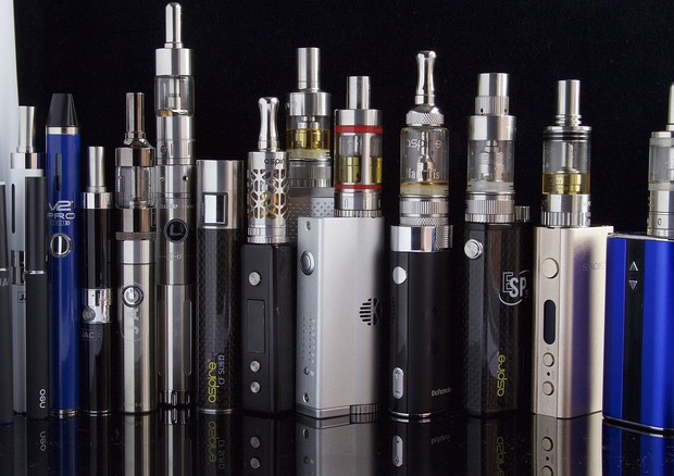 Diversi tipi di sigarette elettroniche (fonte: Ecig Click) © Ansa