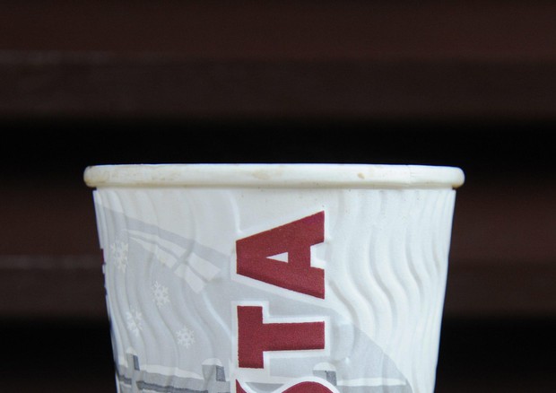 Inquinamento, GB valuta tassa da 25 cent su bicchieri caffè © ANSA