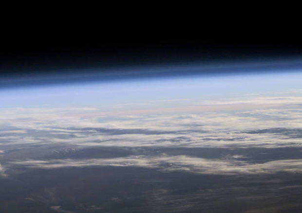 L'atmosfera della Terra vista dallo spazio (Credit: Nasa) © Ansa