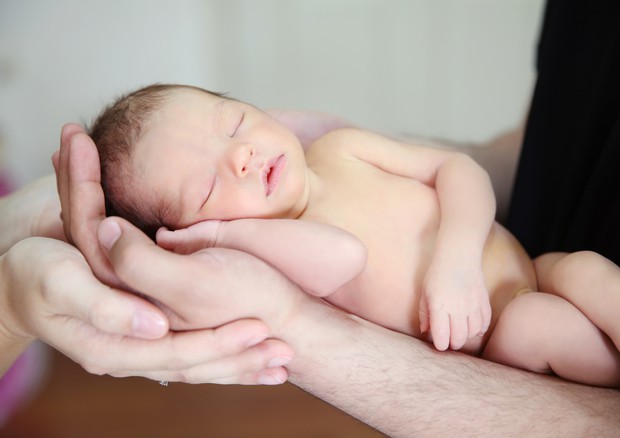 La pelle dei neonati, per proteggerla il decalogo del Bambino Gesù © Ansa