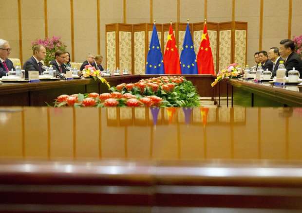 Xi Jinping incontra la Commissione Ue (archivio) © AP