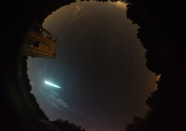 La luce di un bolide, fotografata dalla Nasa (fonte: Nasa Meteor Watch) © Ansa