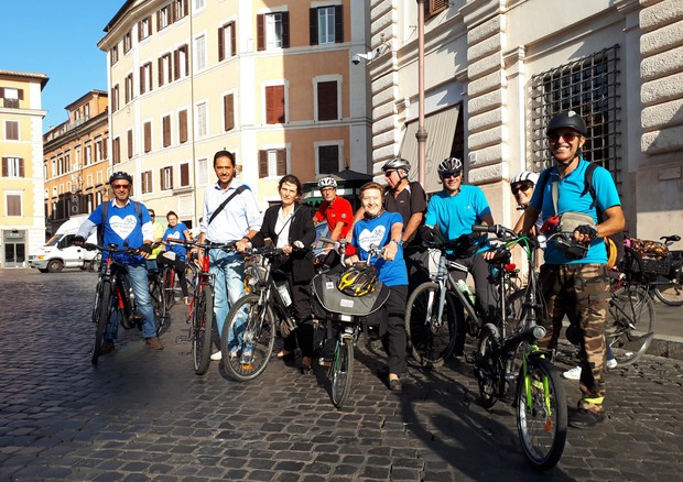 Giornata #biketowork, pedalata a Roma con testimonial Iacona © ANSA