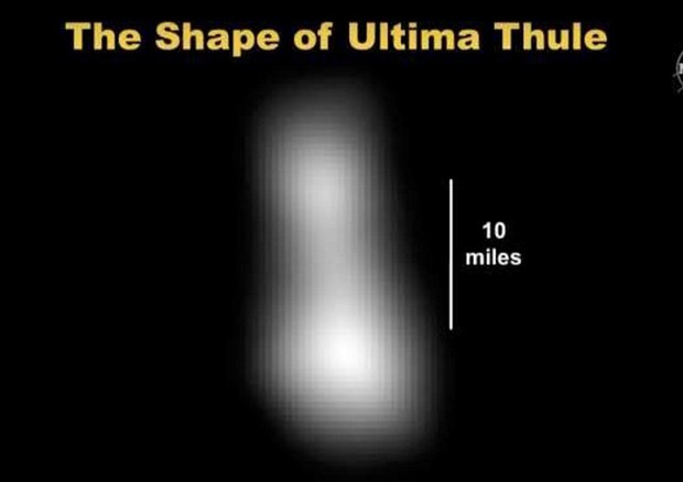 La prima immagine in bassa definizione di Ultima Thule (fonte: NASA/JHUAPL/SwRI; sketch courtesy of James Tuttle Keane) © Ansa