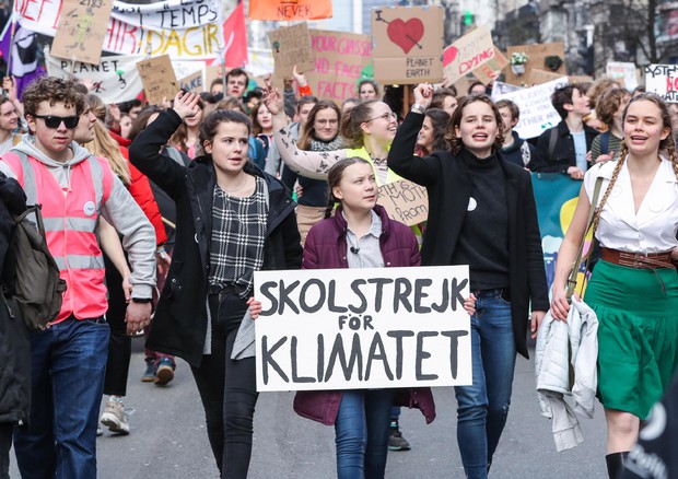 L'attivista Greta in testa a una manifestazione di studenti per il clima © EPA
