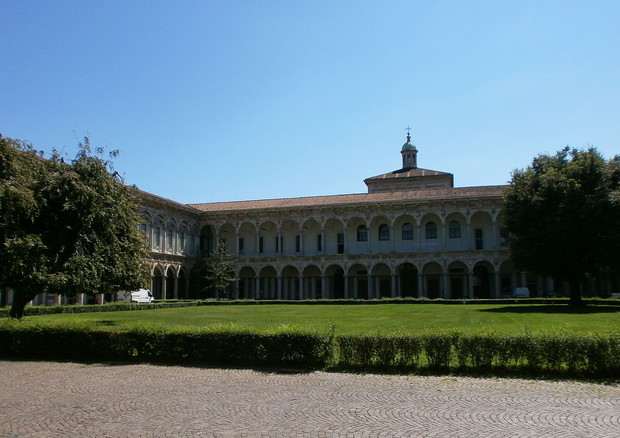 Università degli Studi di Milano, cortile interno della sede di via Festa del perdono (fonte: Stefano Stabile, Wikipedia) © Ansa