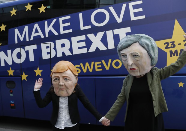 Ong Avaaz lancia iniziativa 'Fate l'amore. Non la Brexit' © AP