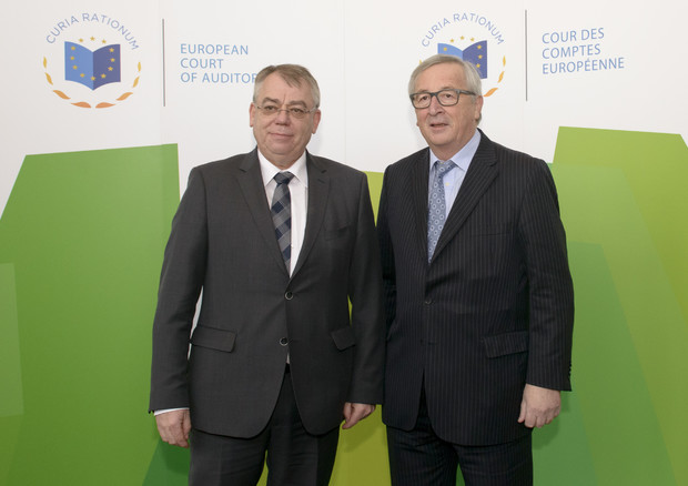 I presidenti della Corte dei conti Ue e della Commissione europea, Klaus-Heiner Lehne e Jean-Claude Juncker - fonte: ECA © Ansa