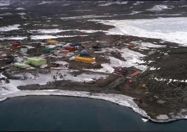 La stazione di ricerca australiana Davis in Antartide (fonte: Shaun Brooks) © Ansa