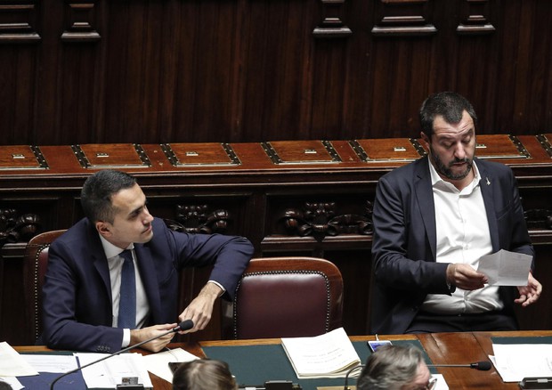 Luigi Di Maio e Matteo Salvini in aula della Camera © ANSA