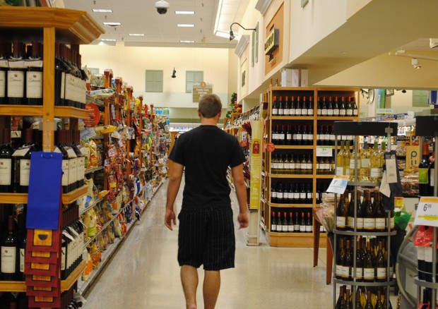 Al supermercato preferiti i vini Doc, spumanti e bio (fonte: Pxhere) © Ansa