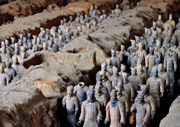 L’esercito di terracotta a guardia del mausoleo del primo imperatore cinese Qin Shi Huang (fonte: Xia Juxian) © Ansa