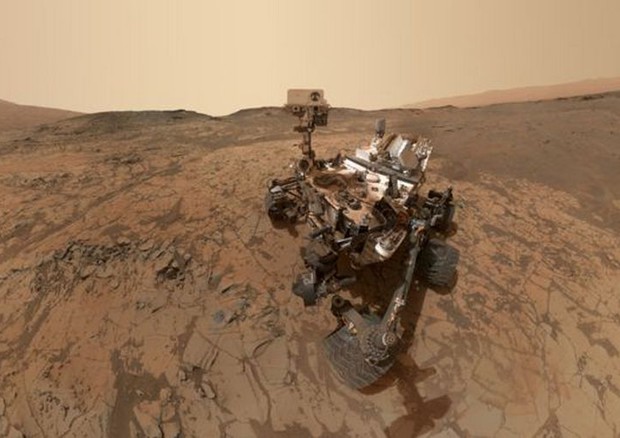Rappresentazione artistica del rover Curiosity della Nasa su Marte (fonte: NASA/JPL-CALTECH/MSSS) © Ansa