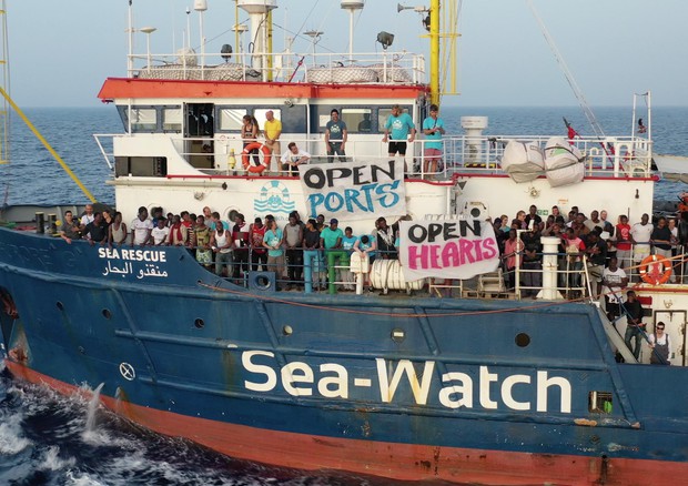 Sea Watch: Avramopoulos, Stati mostrino solidarietà © EPA