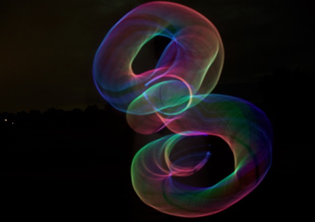 Rappresentazione artistica della teoria delle stringhe (fonte: Flickr) © Ansa